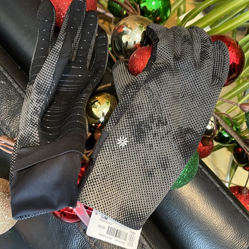 NWT Athleta Flurry Reflective Gloves S/M